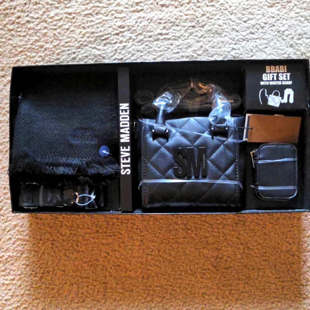 Steve Madden Gift set.